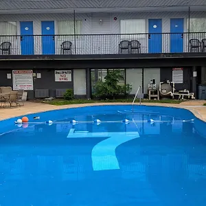 7 Nights Hotel